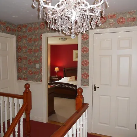Airport Manor B&B 4*