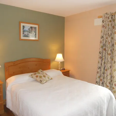 B&B Airport Manor 4*